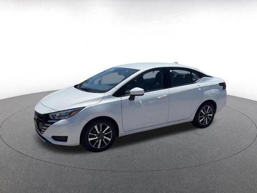 Aspen White Tricoat 2025 Nissan Versa 1.6 SV