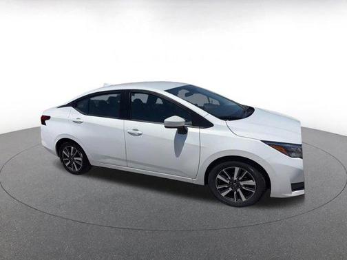 Aspen White Tricoat 2025 Nissan Versa 1.6 SV