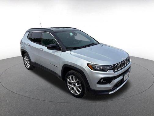 Silver Zynith Metallic Clearcoat 2025 Jeep Compass Limited