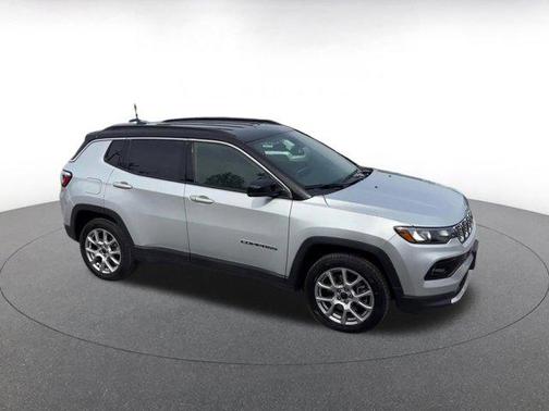 Silver Zynith Metallic Clearcoat 2025 Jeep Compass Limited