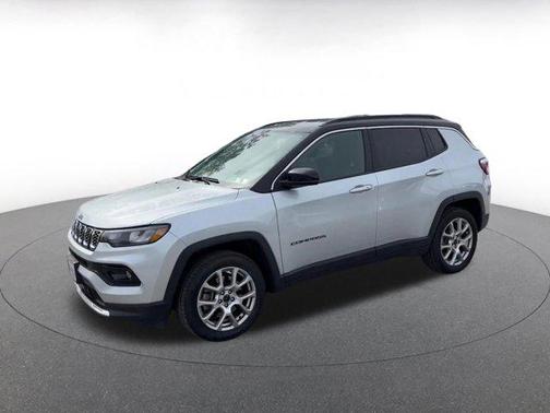 Silver Zynith Metallic Clearcoat 2025 Jeep Compass Limited