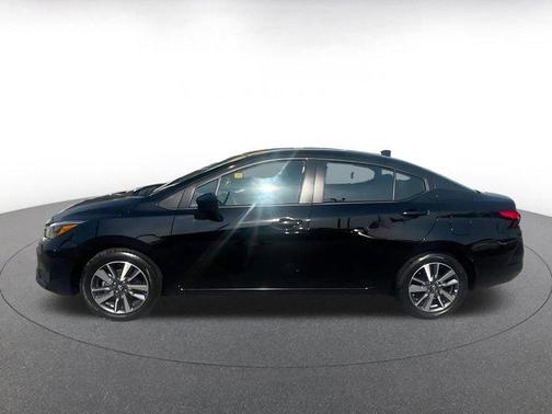 Super Black 2025 Nissan Versa 1.6 SV
