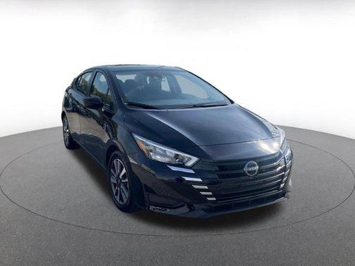 Super Black 2025 Nissan Versa 1.6 SV