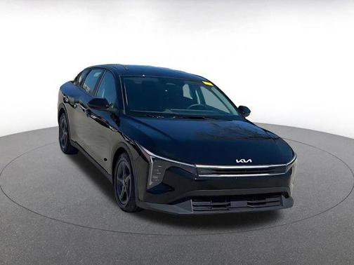 Aurora Black Pearl 2025 Kia K4 LXS