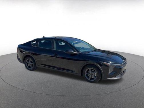 Aurora Black Pearl 2025 Kia K4 LXS