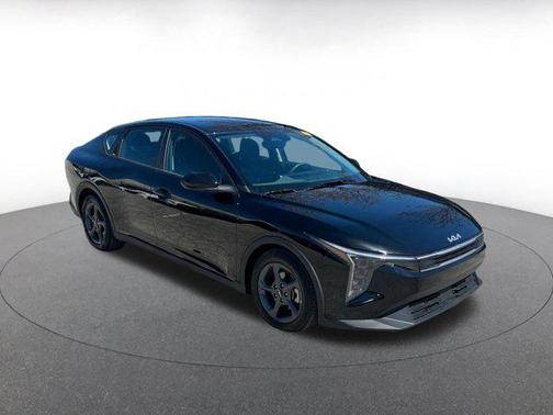 Aurora Black Pearl 2025 Kia K4 LXS