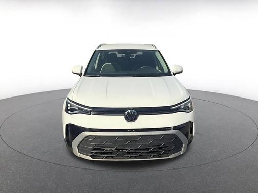 Pure White 2025 Volkswagen Taos 1.5T SE