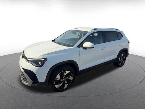 Pure White 2025 Volkswagen Taos 1.5T SE