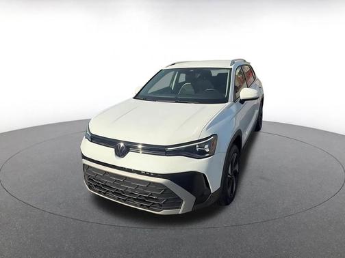 Pure White 2025 Volkswagen Taos 1.5T SE