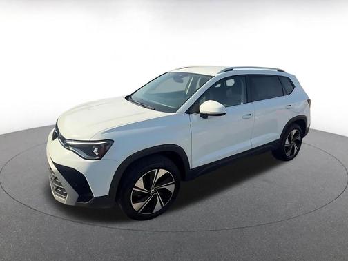 Pure White 2025 Volkswagen Taos 1.5T SE