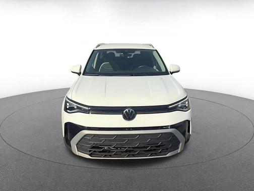 Pure White 2025 Volkswagen Taos 1.5T SE