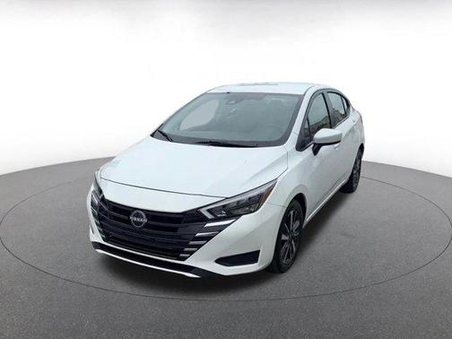 Aspen White Tricoat 2025 Nissan Versa 1.6 SV