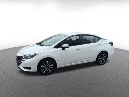 Aspen White Tricoat 2025 Nissan Versa 1.6 SV