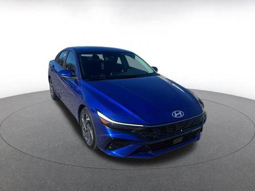 2025 Hyundai ELANTRA SEL