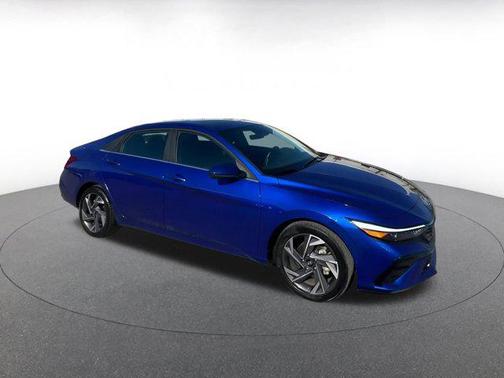 2025 Hyundai ELANTRA SEL