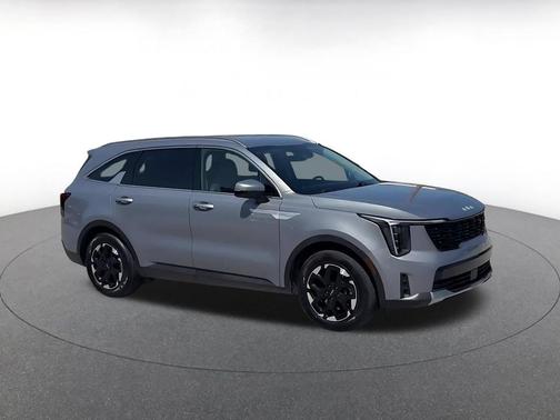 Everlasting Silver 2024 Kia Sorento S