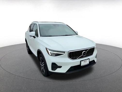 2024 Volvo XC40 CORE