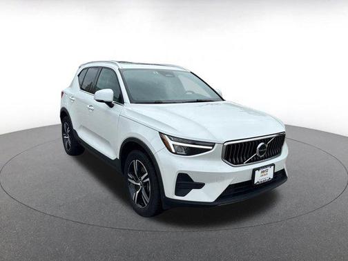 2024 Volvo XC40 CORE