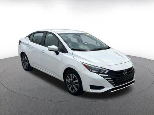 Aspen White Tricoat 2025 Nissan Versa 1.6 SV