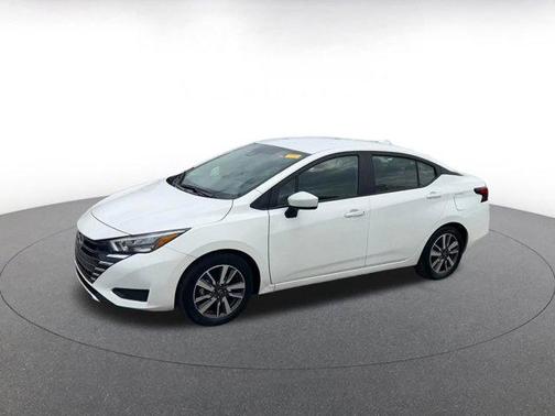 Aspen White Tricoat 2025 Nissan Versa 1.6 SV