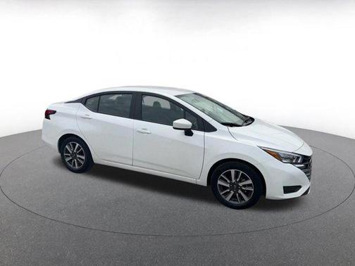 Aspen White Tricoat 2025 Nissan Versa 1.6 SV