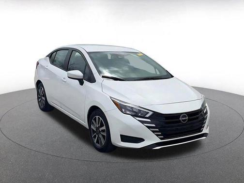 Aspen White Tricoat 2025 Nissan Versa 1.6 SV