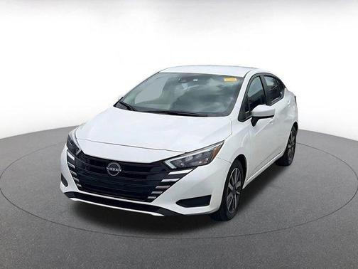 Aspen White Tricoat 2025 Nissan Versa 1.6 SV