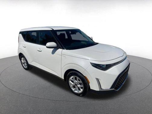 Snow White Pearl 2025 Kia Soul LX