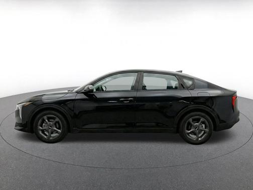 Aurora Black Pearl 2025 Kia K4 LXS