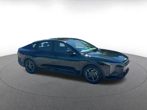 Aurora Black Pearl 2025 Kia K4 LXS