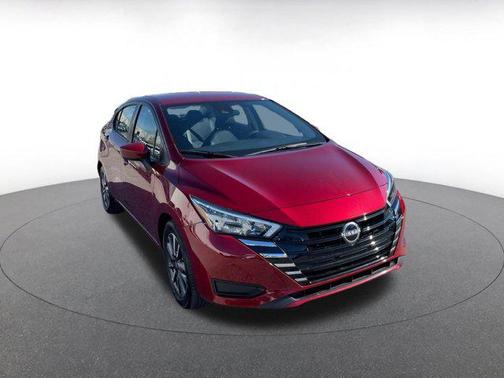 Scarlet Ember Tintcoat 2025 Nissan Versa 1.6 SV