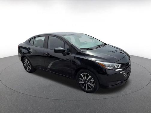 Super Black 2025 Nissan Versa 1.6 SV