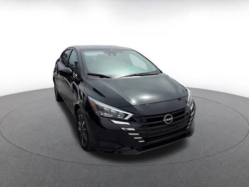 Super Black 2025 Nissan Versa 1.6 SV