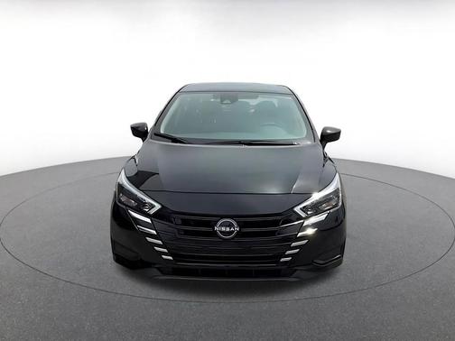 Super Black 2025 Nissan Versa 1.6 SV
