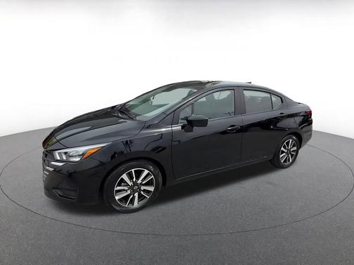 Super Black 2025 Nissan Versa 1.6 SV