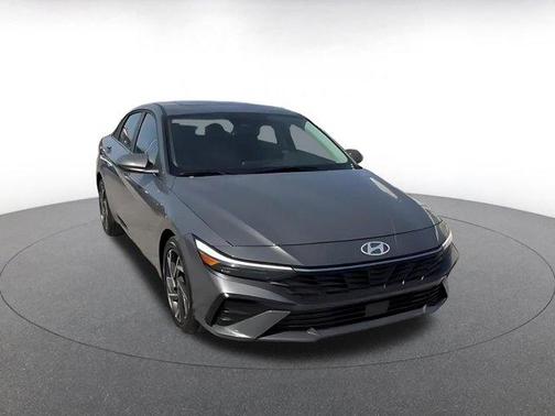 2025 Hyundai ELANTRA SEL