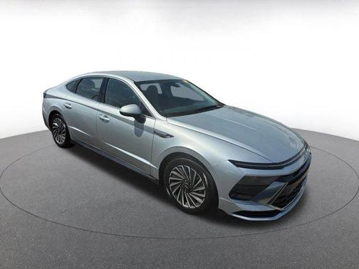 Aero Silver 2025 Hyundai SONATA Hybrid SE