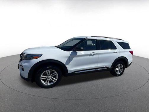 Oxford White 2023 Ford Explorer XLT