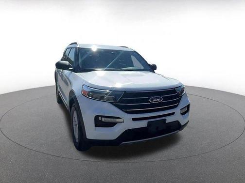 Oxford White 2023 Ford Explorer XLT