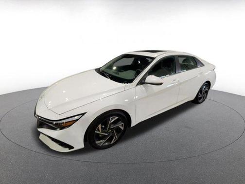 2025 Hyundai ELANTRA SEL