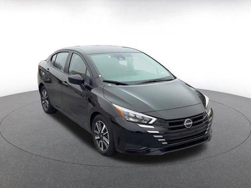 Super Black 2025 Nissan Versa 1.6 SV