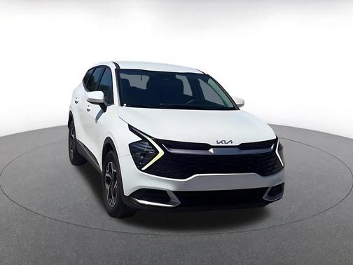 Snow White Pearl 2024 Kia Sportage LX