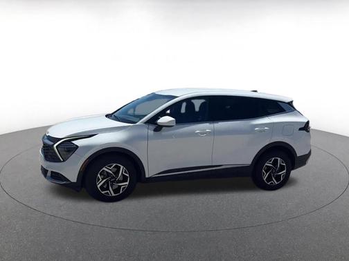 Snow White Pearl 2024 Kia Sportage LX