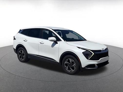 Snow White Pearl 2024 Kia Sportage LX