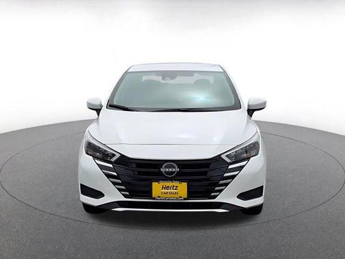 Aspen White Tricoat 2025 Nissan Versa 1.6 SV