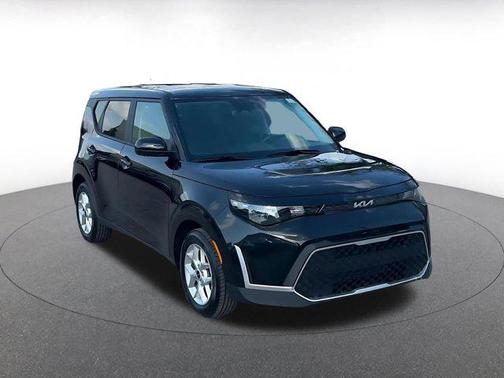 Fusion Black 2025 Kia Soul LX