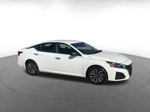 Glacier White 2025 Nissan Altima SV FWD