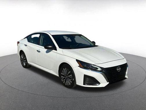 Glacier White 2025 Nissan Altima SV FWD