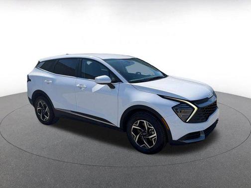Glacial White Pearl 2025 Kia Sportage LX