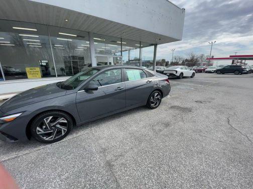 2025 Hyundai ELANTRA SEL